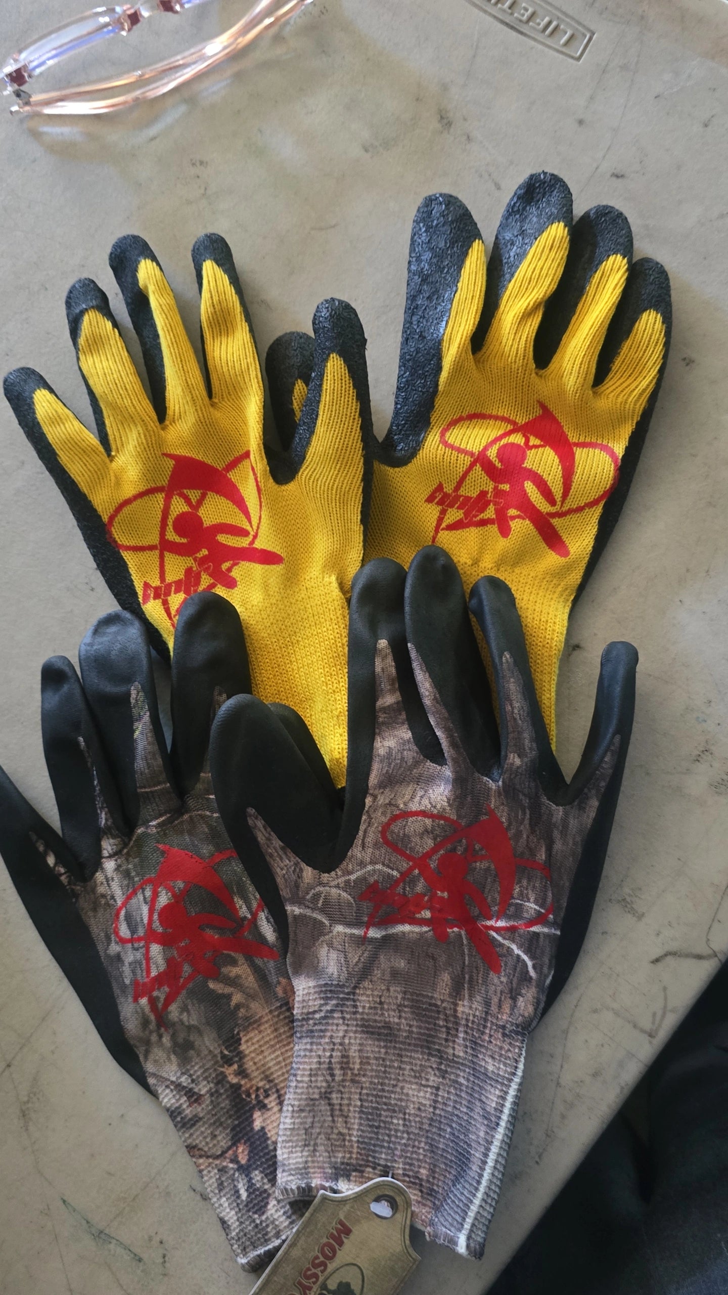 Hntr glove