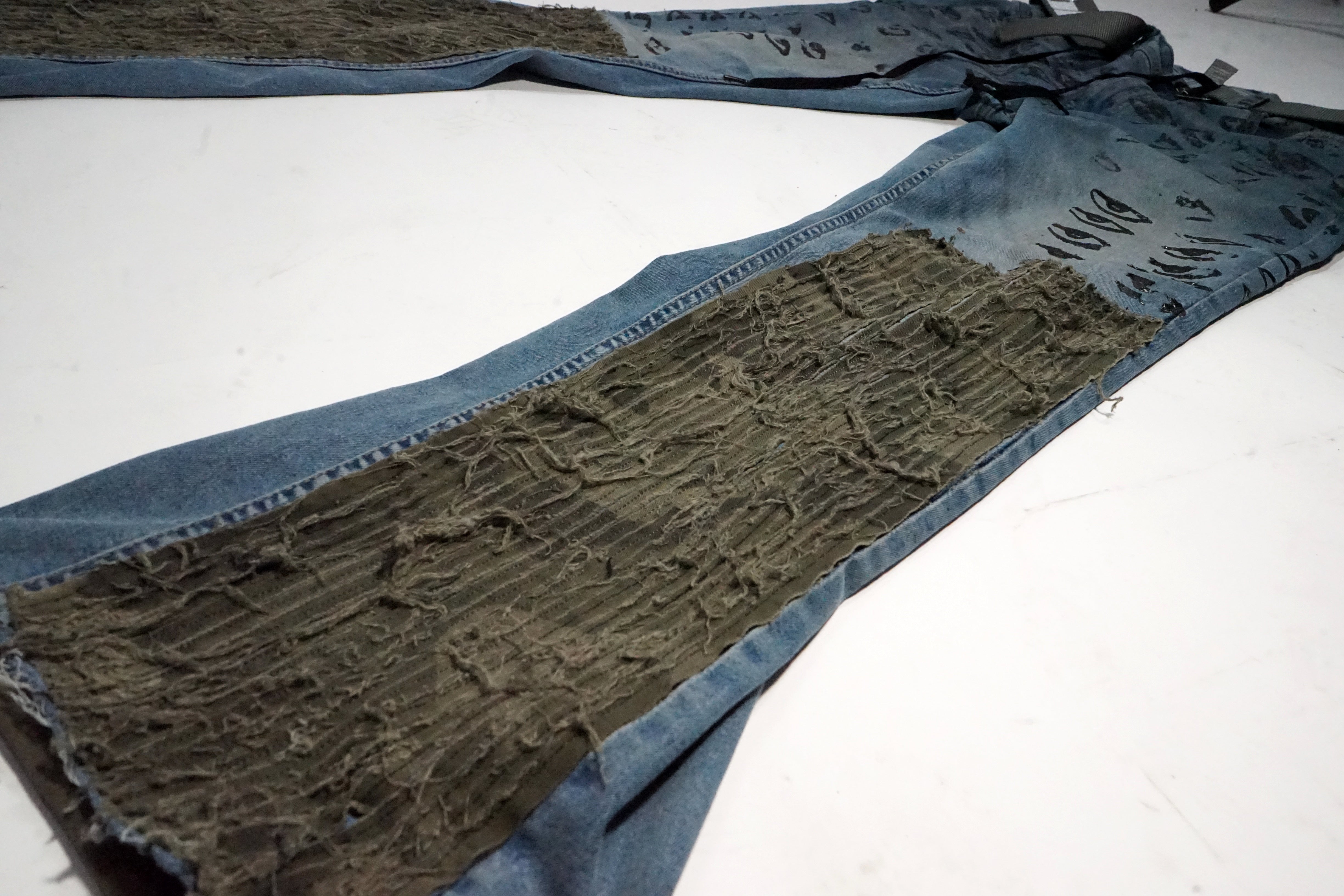 1/1 Insght arakhnid kamo denim